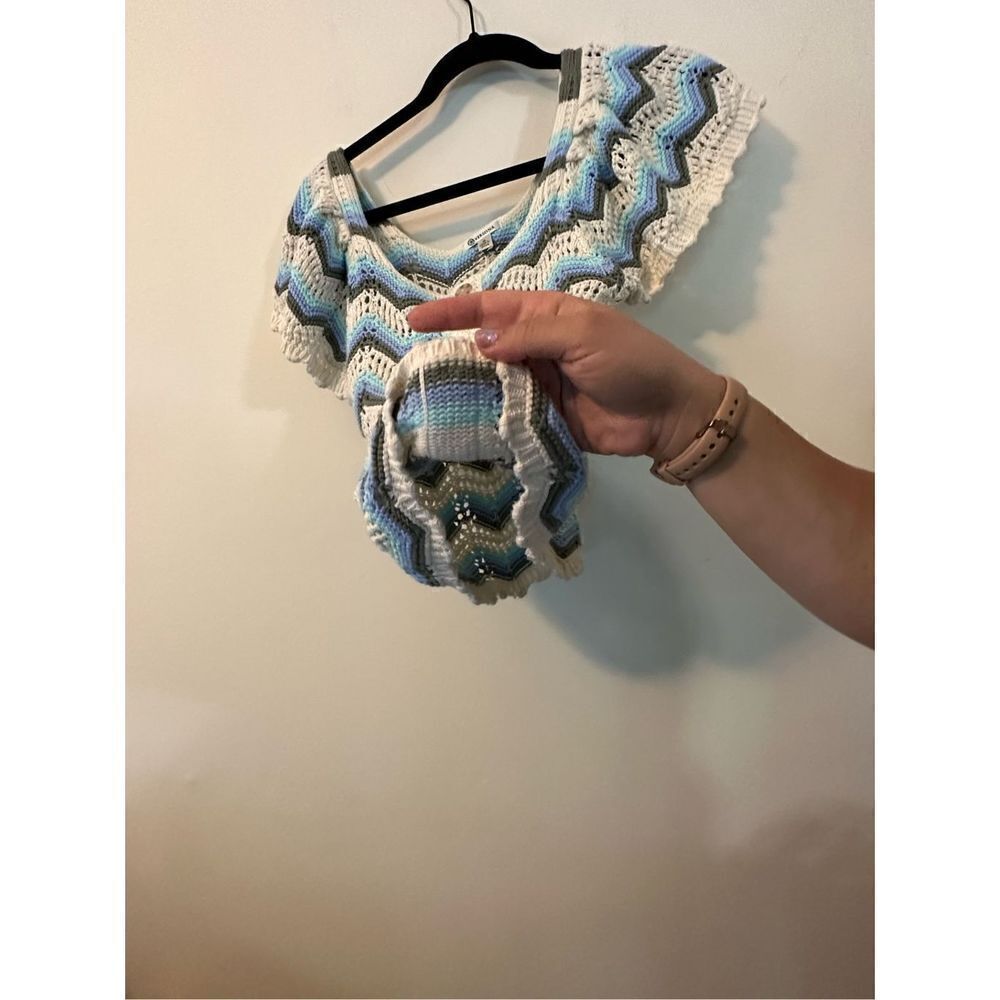 Chevron crochet button front top - Picture 2 of 4